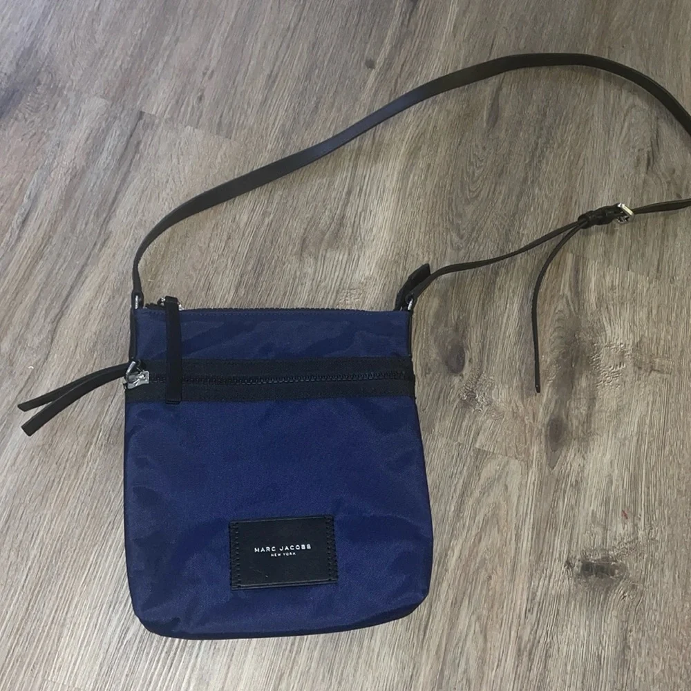 MARC JACOBS NORTH SOUTH CROSSBODY BAG INDIGO BLUE